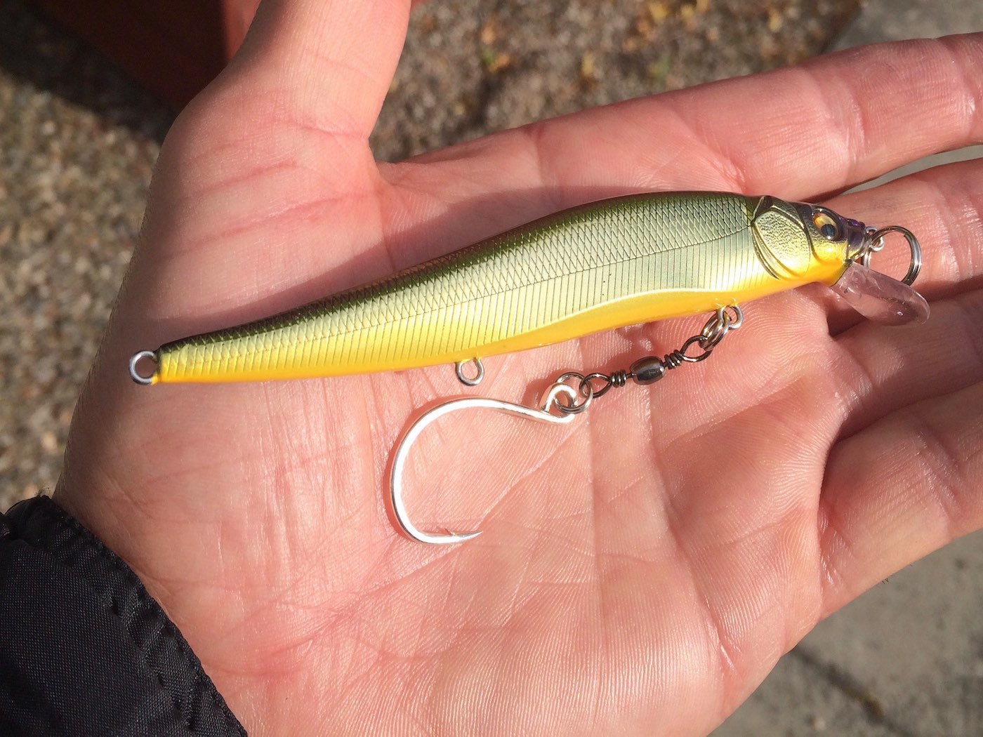 This strong single hook replaced the 3 treble hooks this lure comes with for better salmon hook ups. This lure is the champagne Vision Oneten which is a renowned salmon catcher on the River Tay in Scotland and is used by most professional salmon fishing instructors.