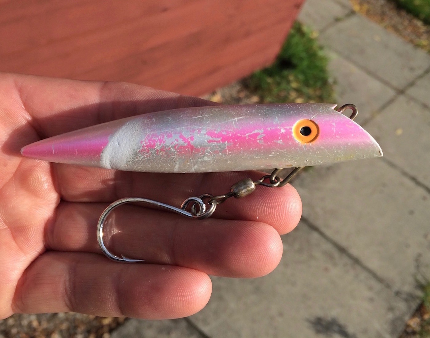 Here's one of my hard working trusted River Tay boat fishing lures which has performed numerous times over the years as you can see by its battered external condition. This is the pearly pink 4 inch Tomic Classic lure from Canada which is the only River Tay 'harling' lure required from January to the end of April each year. As a professional River Tay boatman having trusted effective lures like this are vital for success.