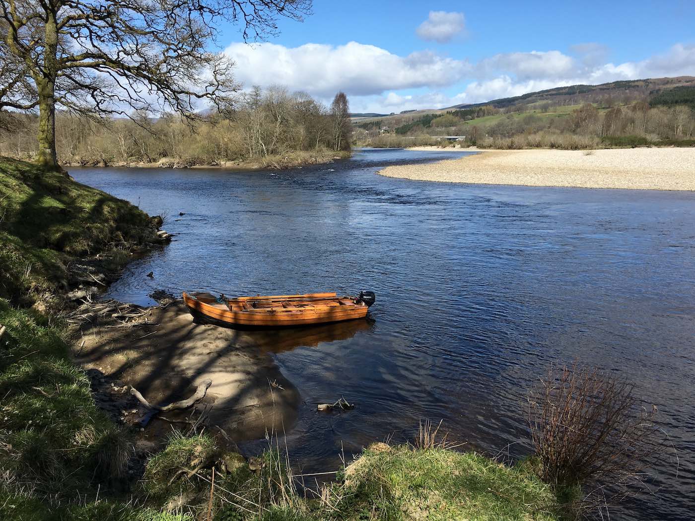 Here's a traditional River Tay salmon boat moored up at the March Pool sand bank immediately downstream of the Tay/Tummel confluence. This is a perfect low water sunlit early Spring fishing day which is always a pleasure to be out fishing for salmon in. A professional Tay salmon guide will always utilise the boat to commute salmon fishing holiday guests into the best fly fishing locations like this one.