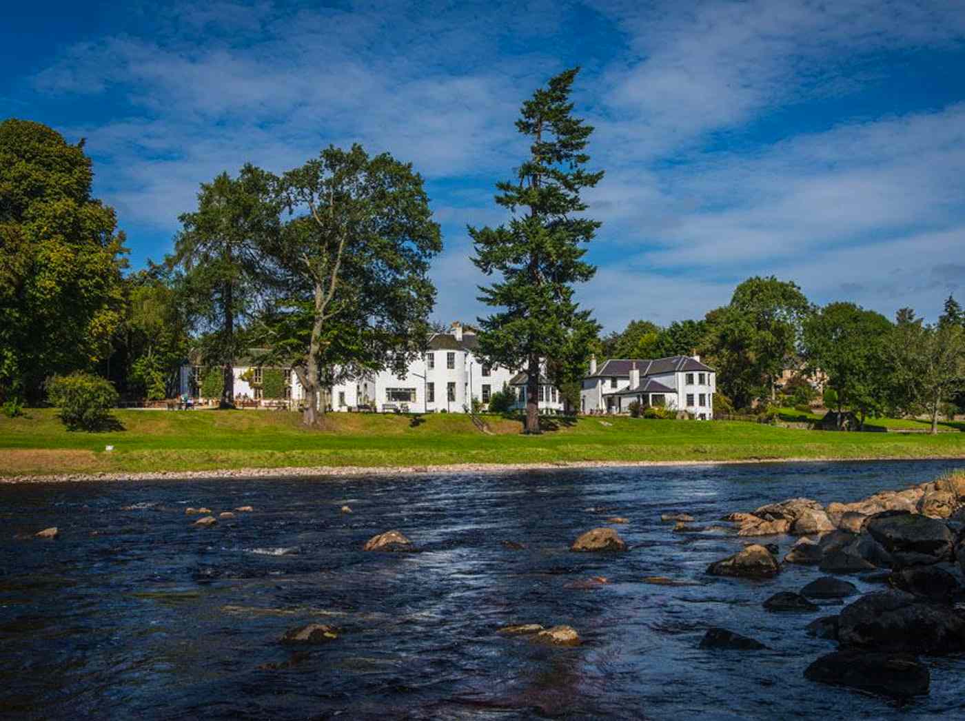 The Banchory Lodge Hotel sits perfectly located on the banks of the River Dee only a stone's throw away from the river. The entire Banchory area is a very good salmon fishing area on the Dee. Look at this as an example of perfect hotel logistical positioning.