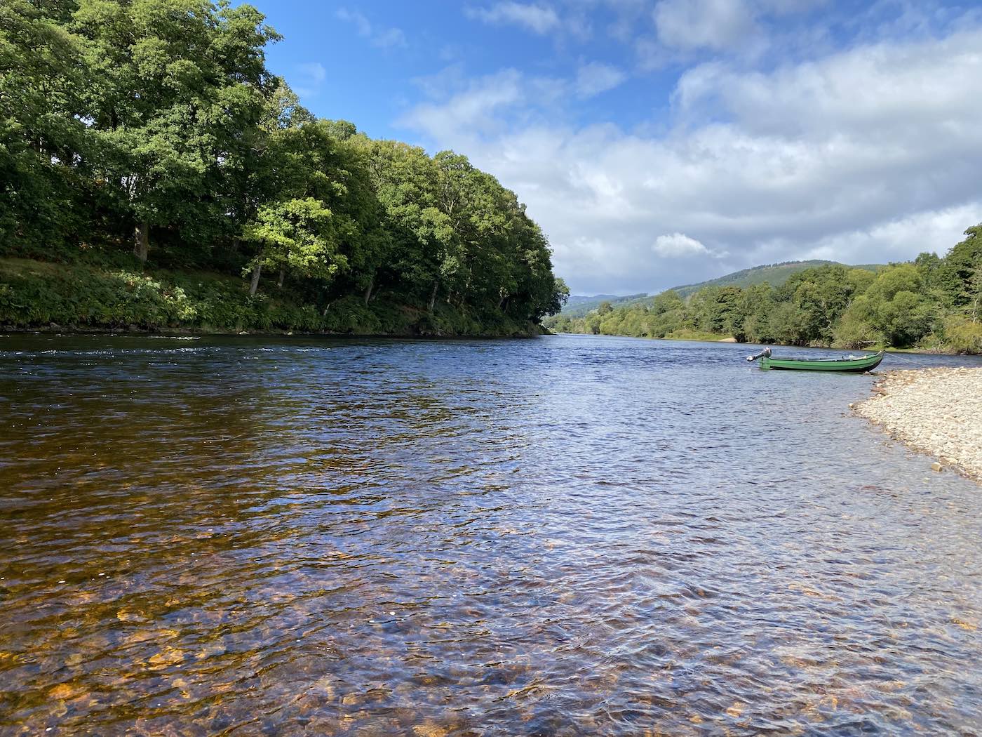 Here you can see a perfect upstream shot from the Kinnaird Meetings Pool to the mouth of the River Tummel which flows in on the right hand side of frame directly behind the boat. This area of the Tay is fantastic for fly fishing and especially during March, April & May when the Spring salmon are running the  River Tay & Tummel as they always hold up in this area and are easy to cover with a fly rod.